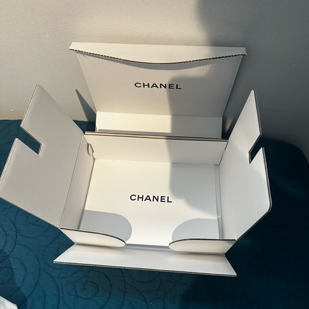 CHANEL White Foldable Box
